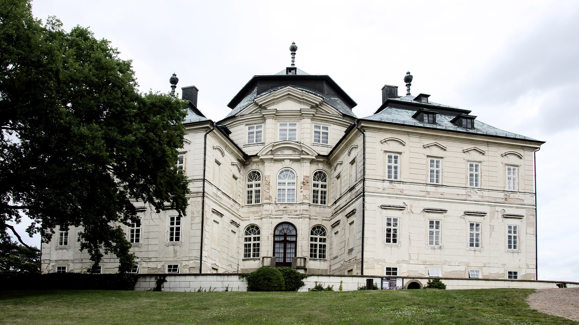 Castle Karlova Koruna | Chl. n. Cidlinou, Czech Republic